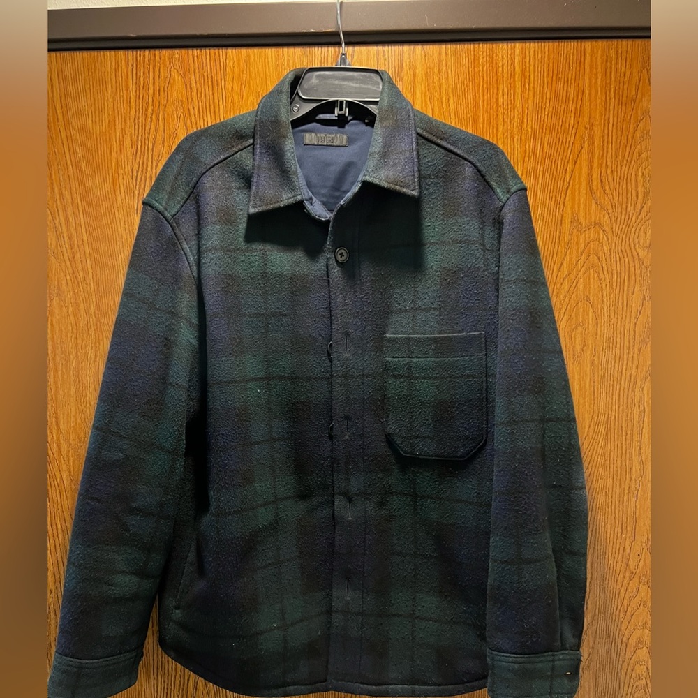 Uniqlo Men’s Plaid Navy and Green Shirt Jacket